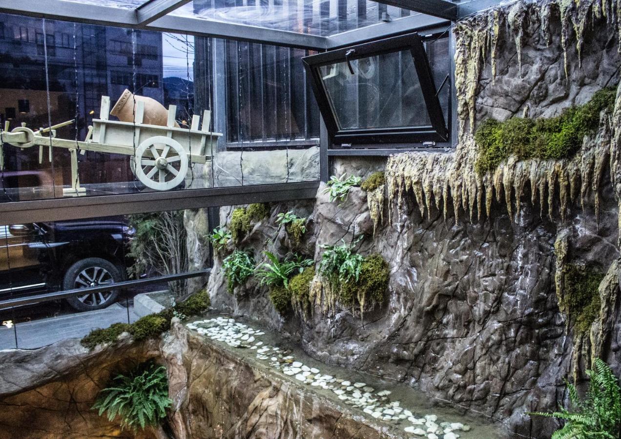 Bg Palace Hotel Tbilisi Eksteriør bilde